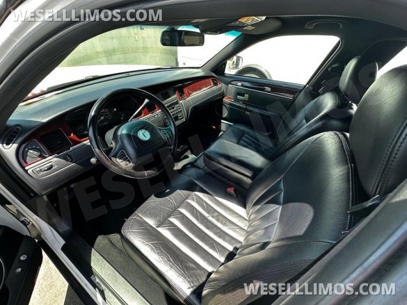 2004 LCW Lincoln Town Car 6-Door Limousine