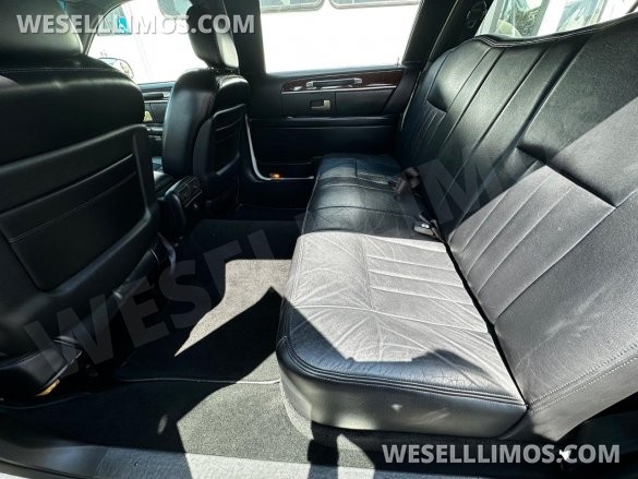 2004 LCW Lincoln Town Car 6-Door Limousine