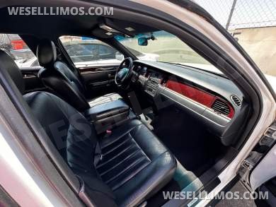2004 LCW Lincoln Town Car 6-Door Limousine