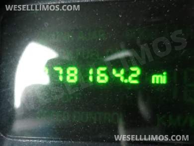 2004 LCW Lincoln Town Car 6-Door Limousine