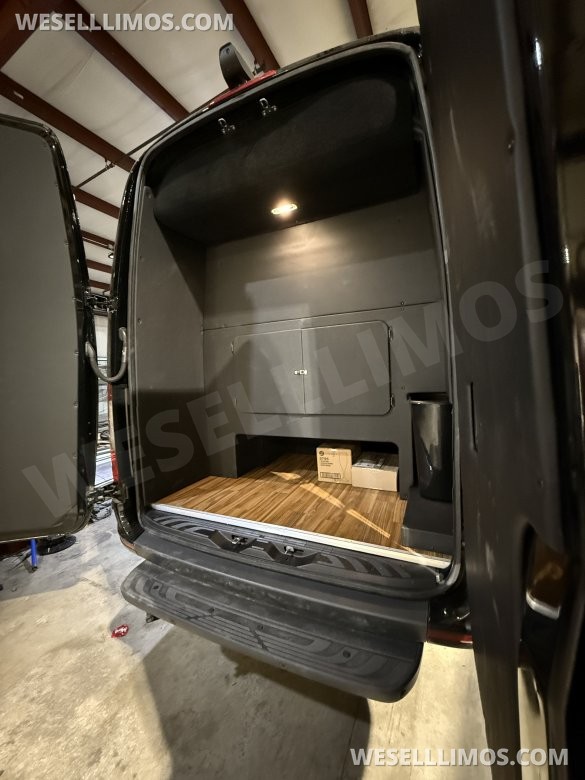 2025 LimoLand  Mercedes-Benz Sprinter  12 Passenger with Luggage
