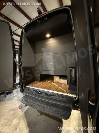 2025 LimoLand  Mercedes-Benz Sprinter  12 Passenger with Luggage