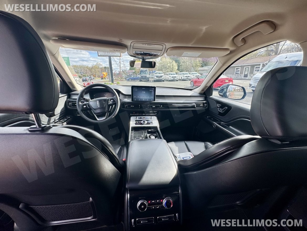 Photo of SUV for sale: 2022 Lincoln Aviator Livery Pkg