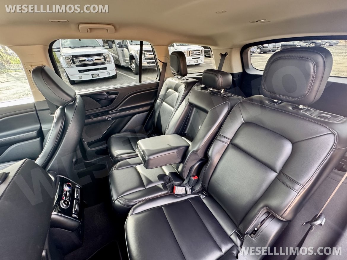 Photo of SUV for sale: 2022 Lincoln Aviator Livery Pkg