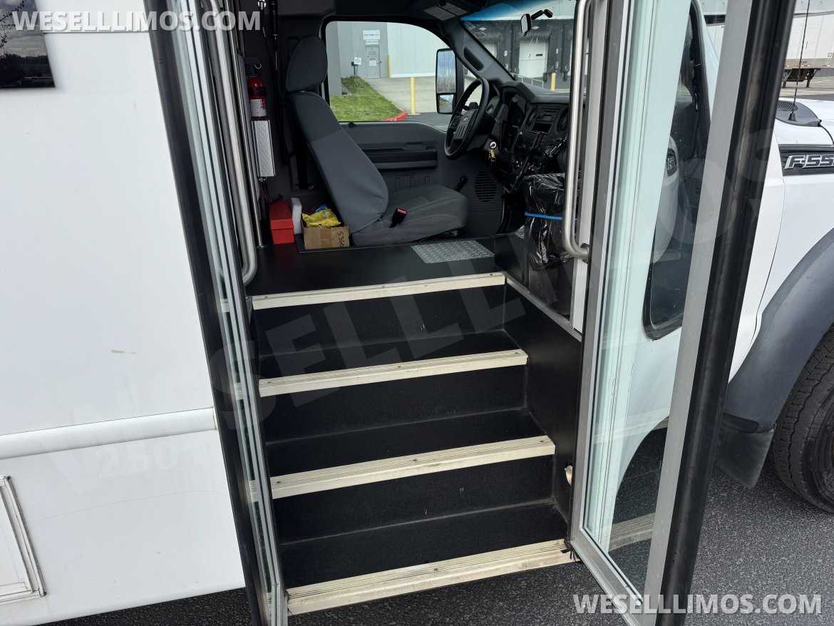 Shuttle Bus for Sale in Troutdale, OR - Photo 10