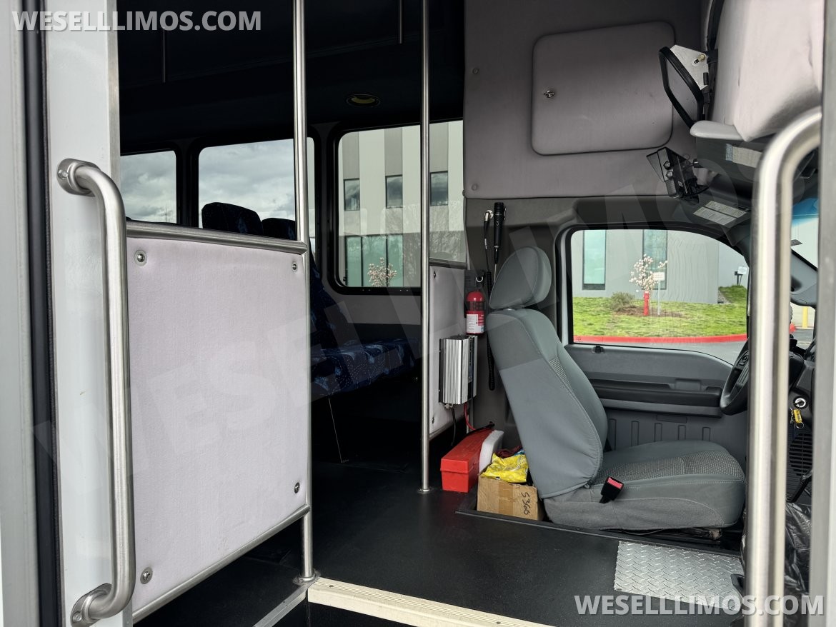Shuttle Bus for Sale in Troutdale, OR - Photo 15