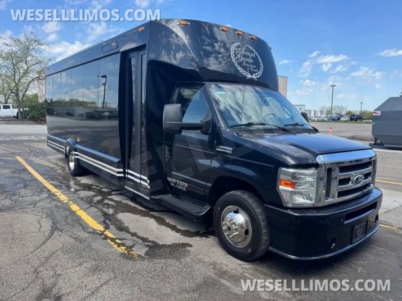 2016 Ford E450 Executive Shuttle for Sale in Indianapolis, IN - Photo 3