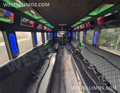 2018 Starcraft Ford F550 Shuttle Bus - Limousine for Sale in glendale, CA - Photo 9