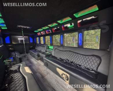 2018 Starcraft Ford F550 Shuttle Bus - Limousine for Sale in glendale, CA - Photo 10
