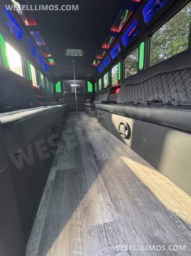 2018 Starcraft Ford F550 Shuttle Bus - Limousine for Sale in glendale, CA - Photo 12