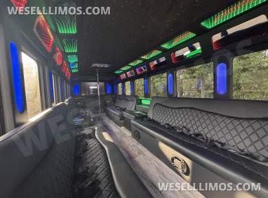 2018 Starcraft Ford F550 Shuttle Bus - Limousine for Sale in glendale, CA - Photo 14