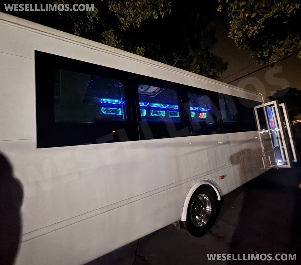 Photo of Limousine for sale: 2018 Ford F550 by Starcraft