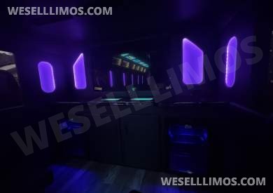 2018 Starcraft Ford F550 Shuttle Bus - Limousine for Sale in glendale, CA - Photo 21