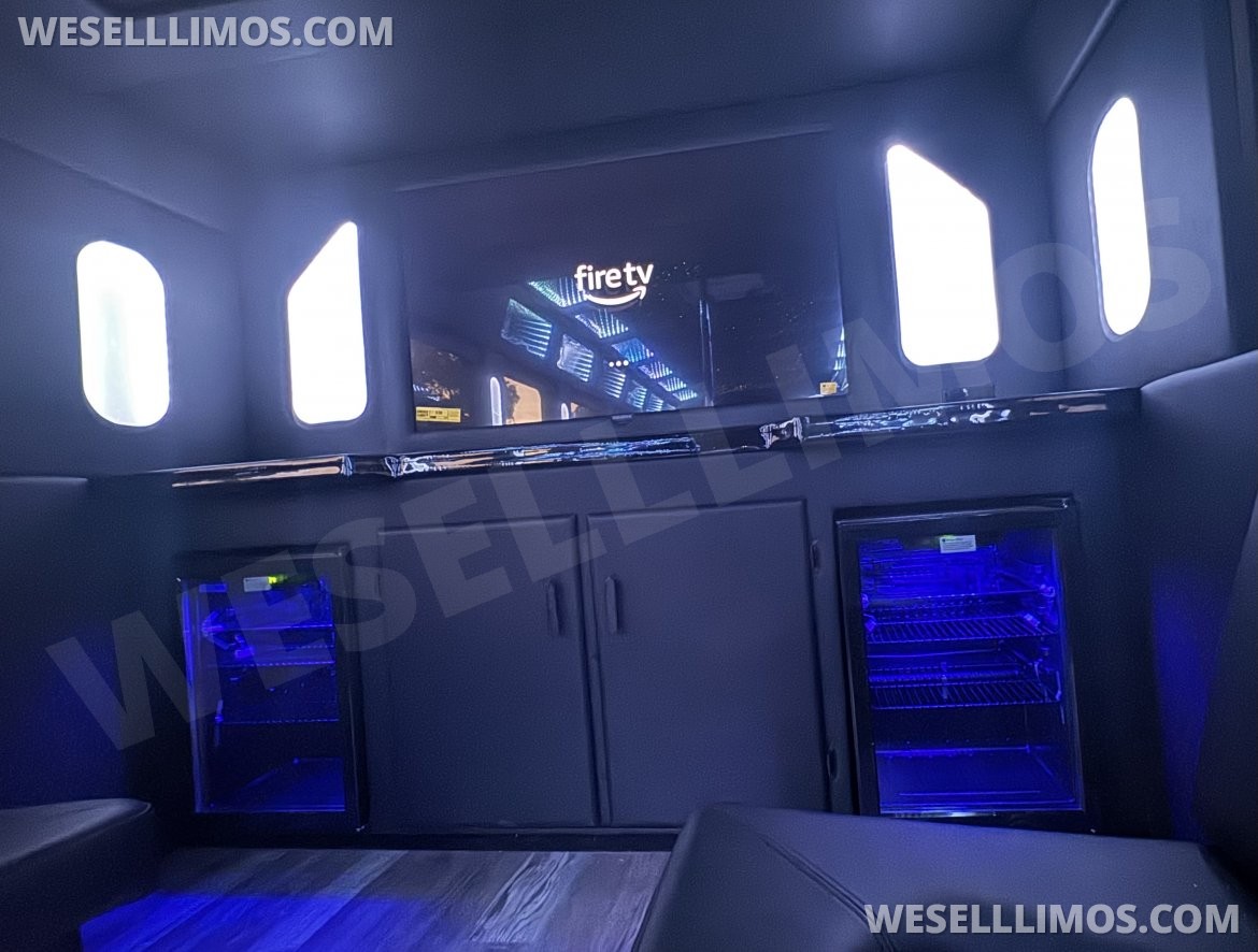 Photo of Limousine for sale: 2018 Ford F550 by Starcraft