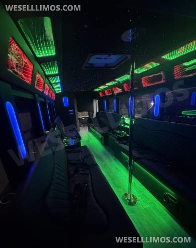 2018 Starcraft Ford F550 Shuttle Bus - Limousine for Sale in glendale, CA - Photo 26