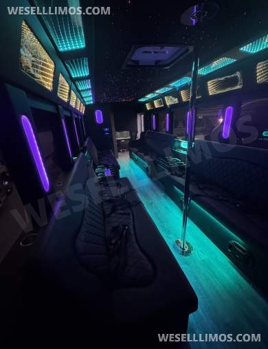 2018 Starcraft Ford F550 Shuttle Bus - Limousine for Sale in glendale, CA - Photo 28