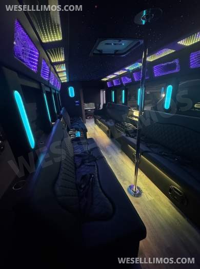 2018 Starcraft Ford F550 Shuttle Bus - Limousine for Sale in glendale, CA - Photo 6