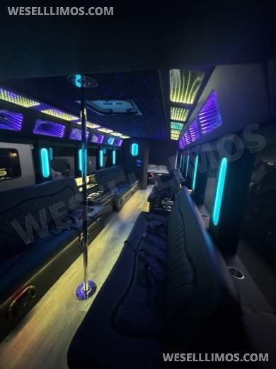 2018 Starcraft Ford F550 Shuttle Bus - Limousine for Sale in glendale, CA - Photo 4