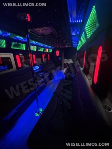 2018 Starcraft Ford F550 Shuttle Bus - Limousine for Sale in glendale, CA - Photo 31