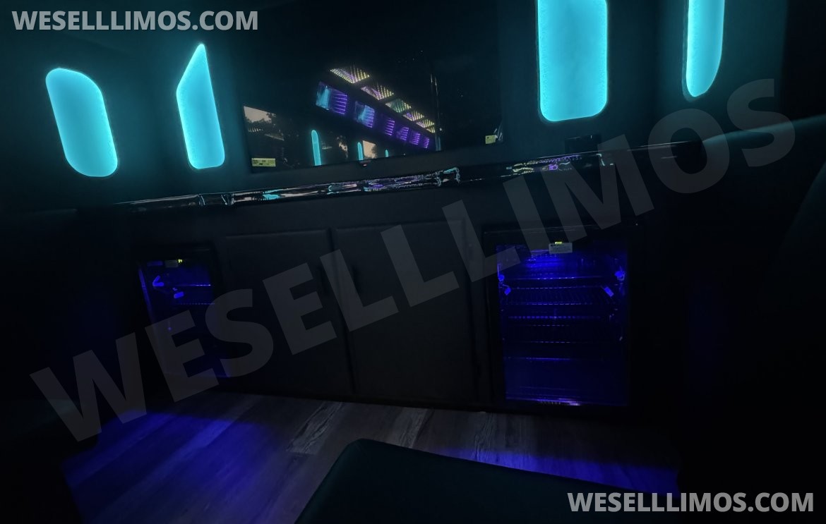 Photo of Limousine for sale: 2018 Ford F550 by Starcraft