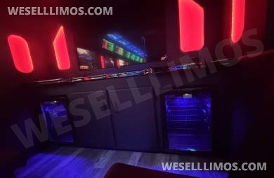 2018 Starcraft Ford F550 Shuttle Bus - Limousine for Sale in glendale, CA - Photo 33