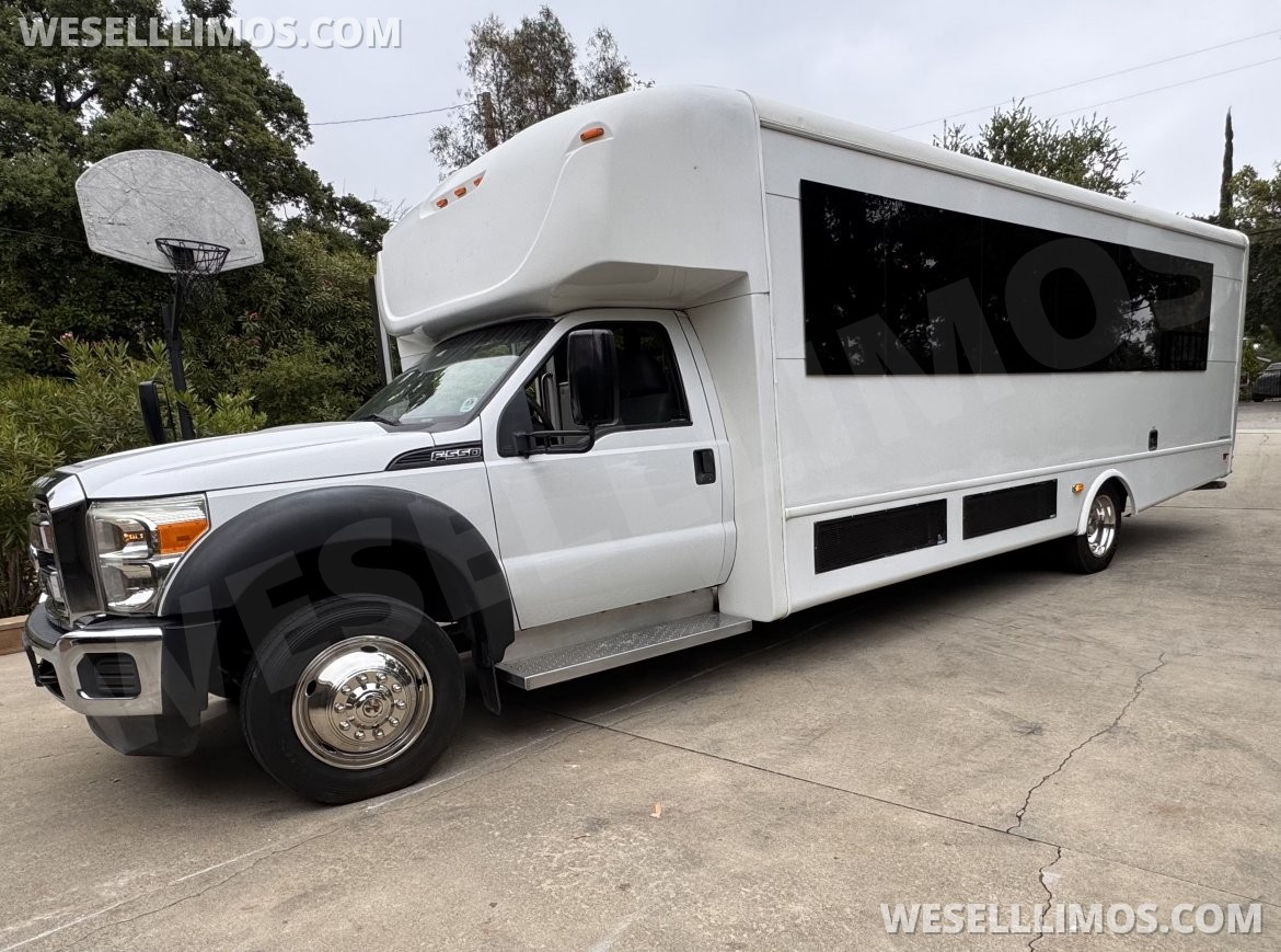 Shuttle Bus for sale: 2015 Ford F550 by Starcraft