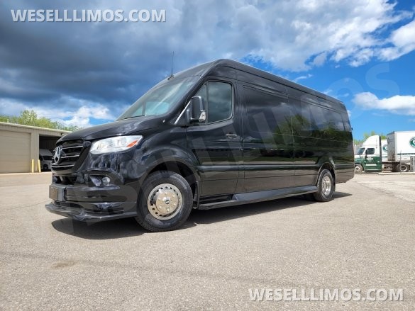 2020/22 Global Motor Coach Mercedes-Benz Sprinter 3500 CEO/VIP 14 Passenger Sprinter