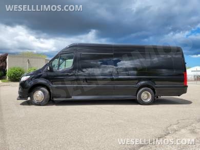 2020/22 Global Motor Coach Mercedes-Benz Sprinter 3500 CEO/VIP 14 Passenger Sprinter