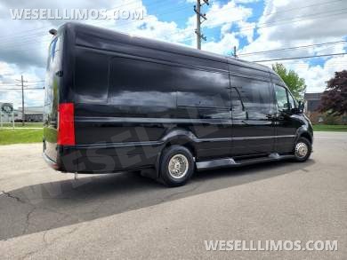 2020/22 Global Motor Coach Mercedes-Benz Sprinter 3500 CEO/VIP 14 Passenger Sprinter