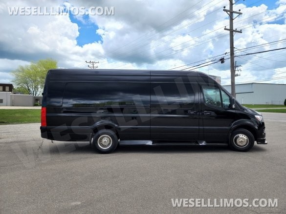 2020/22 Global Motor Coach Mercedes-Benz Sprinter 3500 CEO/VIP 14 Passenger Sprinter