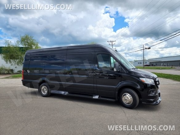2020/22 Global Motor Coach Mercedes-Benz Sprinter 3500 CEO/VIP 14 Passenger Sprinter