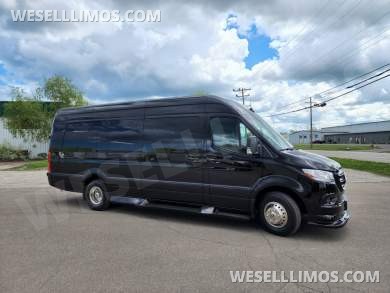 2020/22 Global Motor Coach Mercedes-Benz Sprinter 3500 CEO/VIP 14 Passenger Sprinter