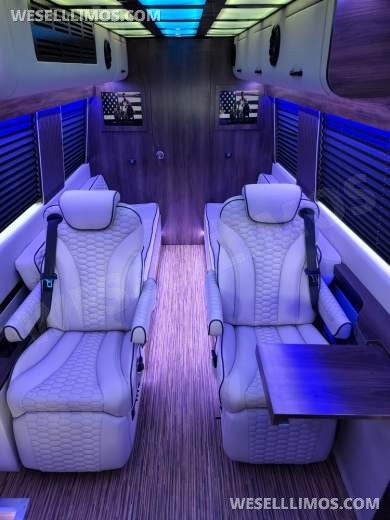 2020/22 Global Motor Coach Mercedes-Benz Sprinter 3500 CEO/VIP 14 Passenger Sprinter