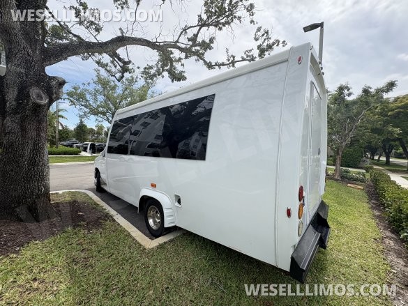 2018 Ford E-350 Limo Bus. Global motor coach