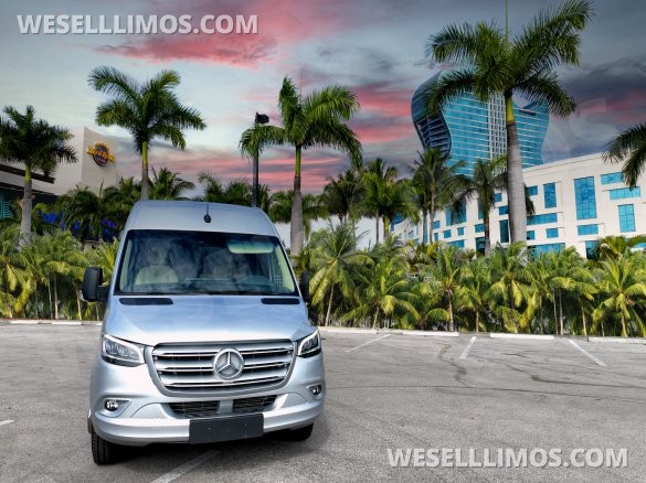 2023 Ulimate Toys  Mercedes-Benz Sprinter Sprinter