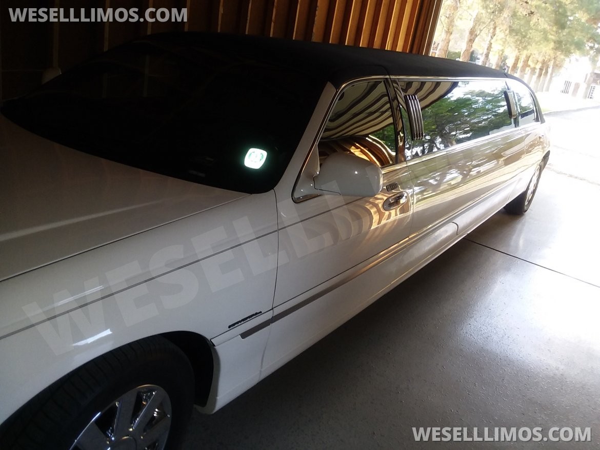 Limousine for sale: 2004 Lincoln towncar 100" by krystal