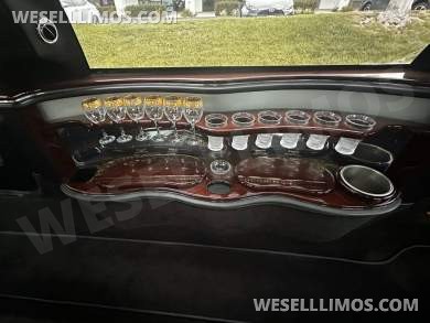 2007 Lincoln Town Car 5-Door Limo Limousine for Sale in Carson, California, US - Photo 3