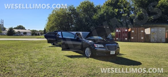 2013 Chrysler 300 Limo