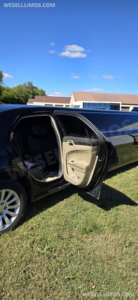 2013 Chrysler 300 Limo