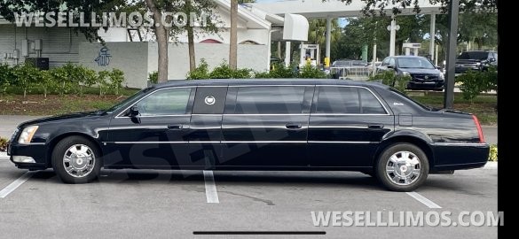 2009 Cadillac 6 door limousine Limousine