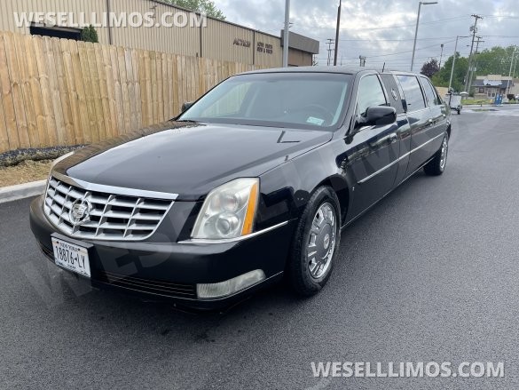 2009 Cadillac 6 door limousine Limousine