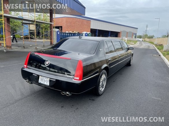2009 Cadillac 6 door limousine Limousine