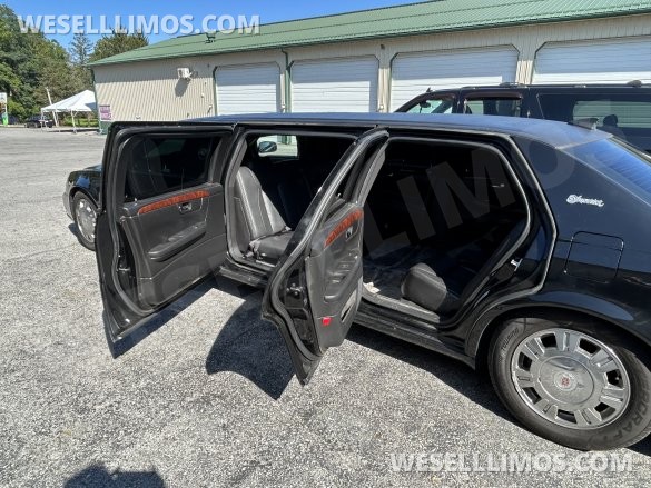 2009 Cadillac 6 door limousine Limousine