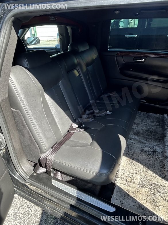 2009 Cadillac 6 door limousine Limousine