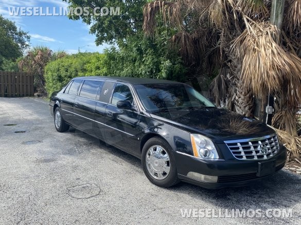 2009 Cadillac 6 door limousine Limousine