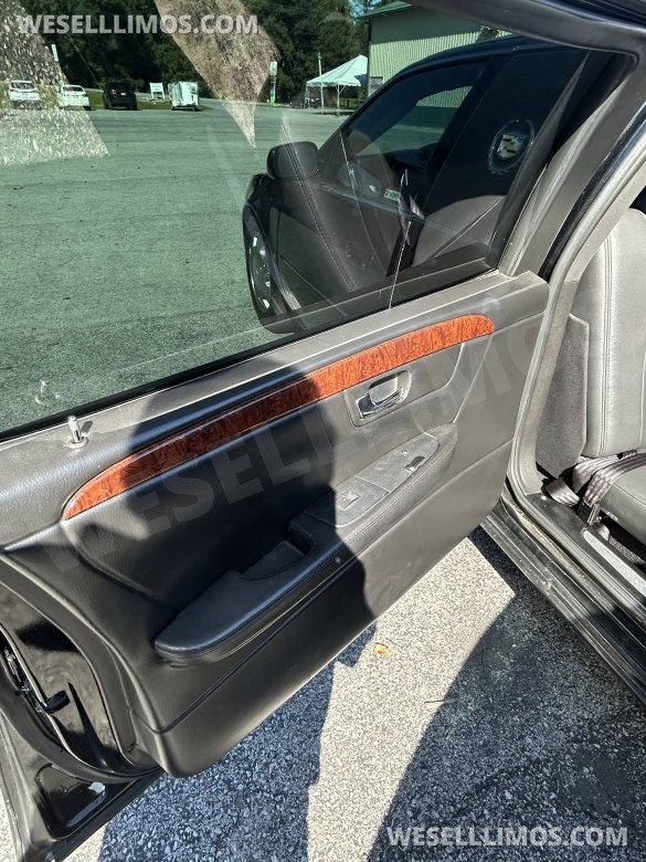 2009 Cadillac 6 door limousine Limousine