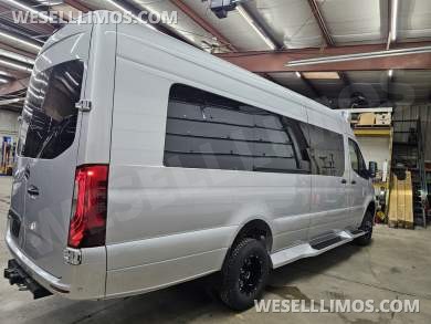 2023 Brand New Global Motor Coach Mercedes-Benz Sprinter All Wheel Drive Limo Sprinter