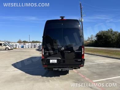 2025 Mercedes-Benz Luxe Cruiser D6 Sprinter for Sale in Cypress, Texas, US - Photo 4