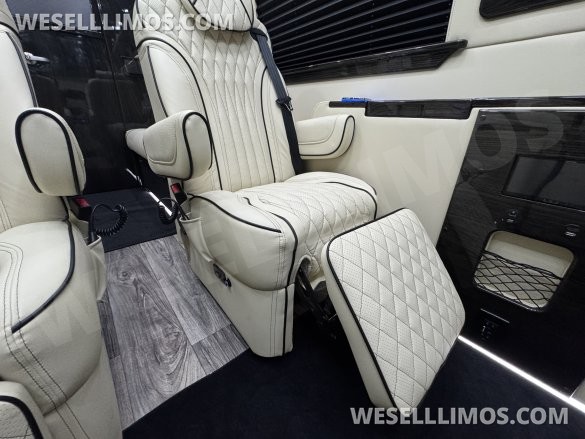 2026 Midwest Mercedes-Benz Luxe Cruiser D6 Sprinter #14422