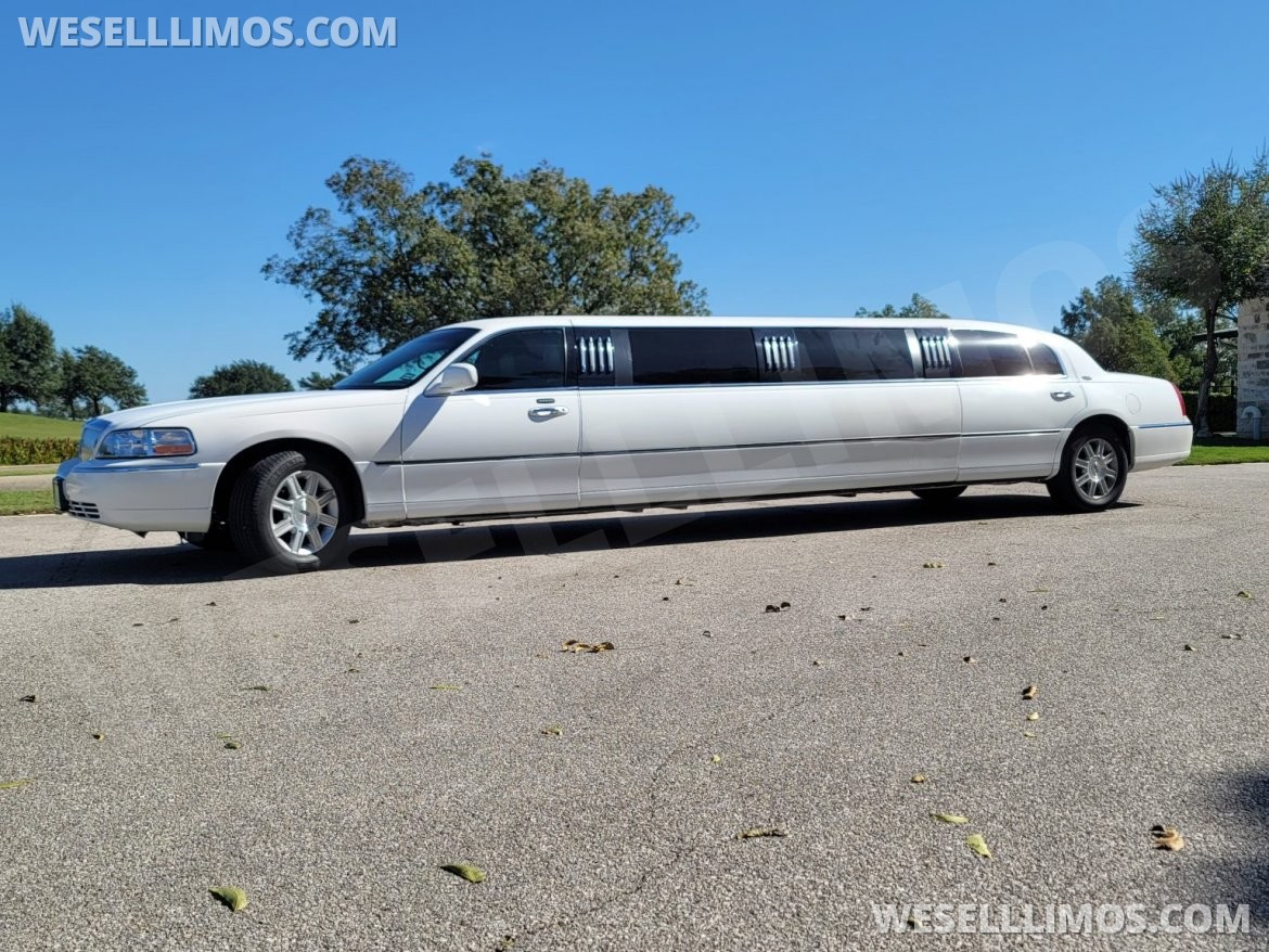 Limousine for sale: 2011 Lincoln Town Car Limousine